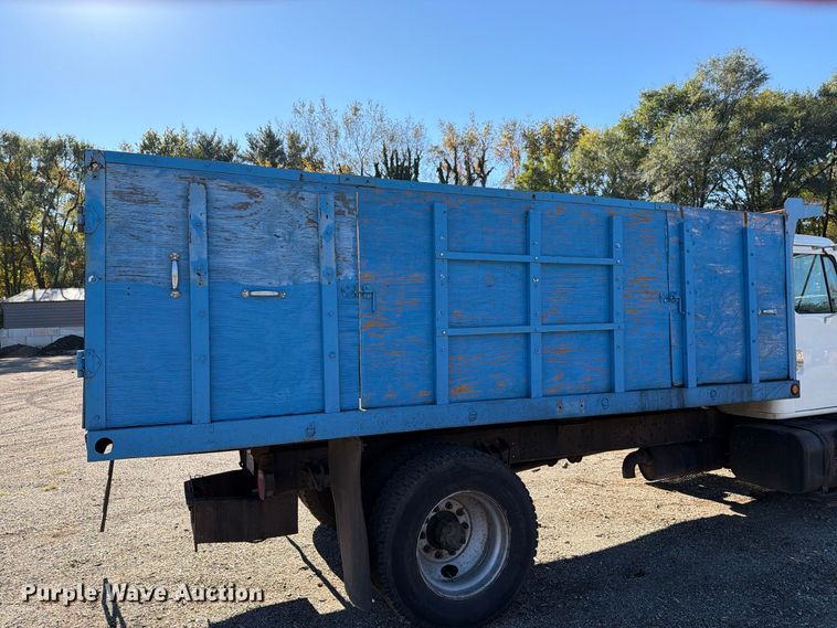 image for item FG3059 1999 International 4700 dump flatbed truck