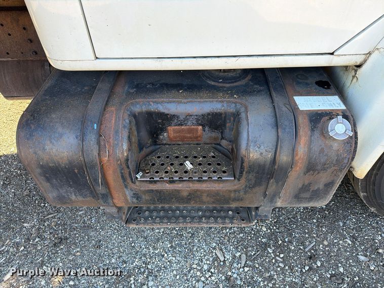 image for item FG3059 1999 International 4700 dump flatbed truck