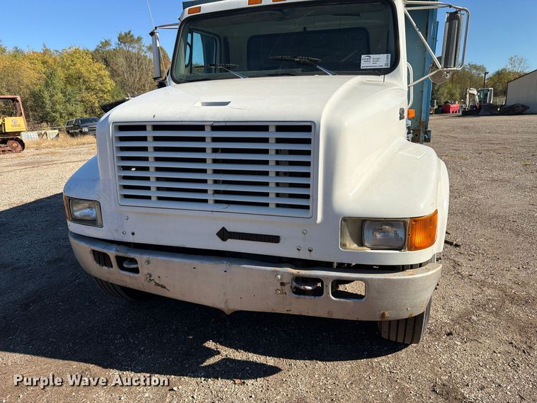 image for item FG3059 1999 International 4700 dump flatbed truck