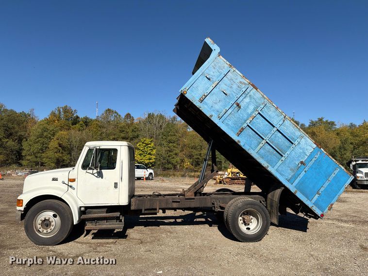 image for item FG3059 1999 International 4700 dump flatbed truck