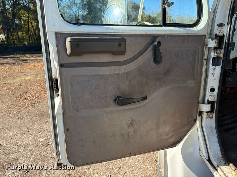 image for item FG3059 1999 International 4700 dump flatbed truck