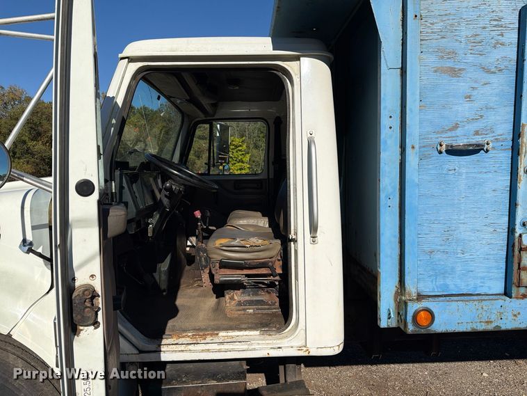 image for item FG3059 1999 International 4700 dump flatbed truck