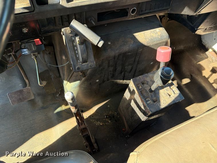 image for item FG3059 1999 International 4700 dump flatbed truck