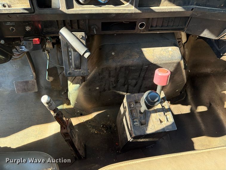image for item FG3059 1999 International 4700 dump flatbed truck