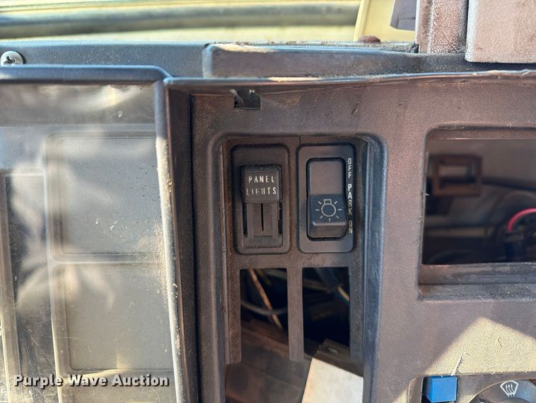 image for item FG3059 1999 International 4700 dump flatbed truck