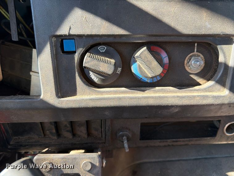 image for item FG3059 1999 International 4700 dump flatbed truck