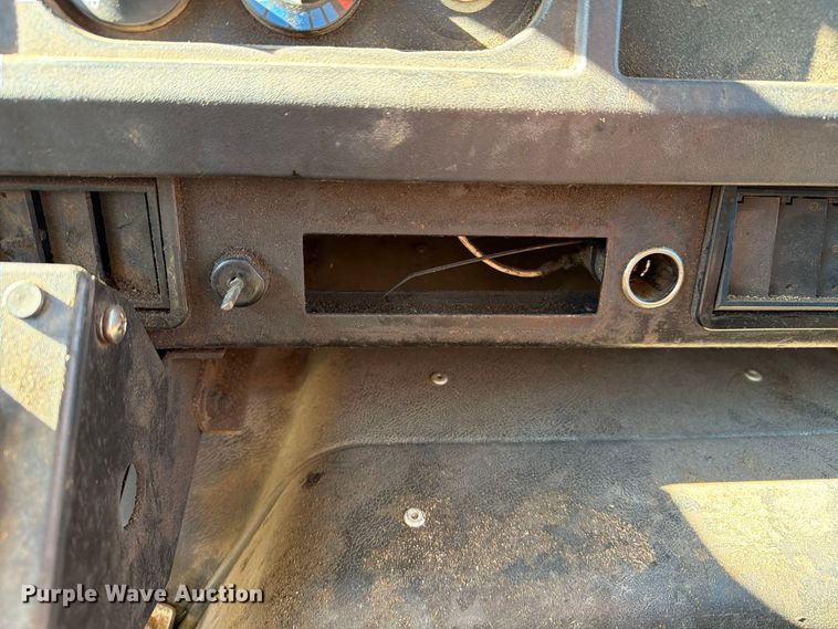 image for item FG3059 1999 International 4700 dump flatbed truck