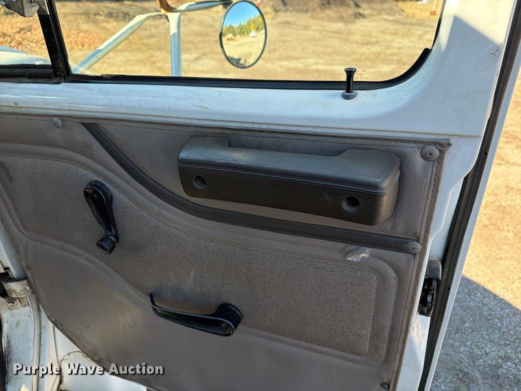 image for item FG3059 1999 International 4700 dump flatbed truck