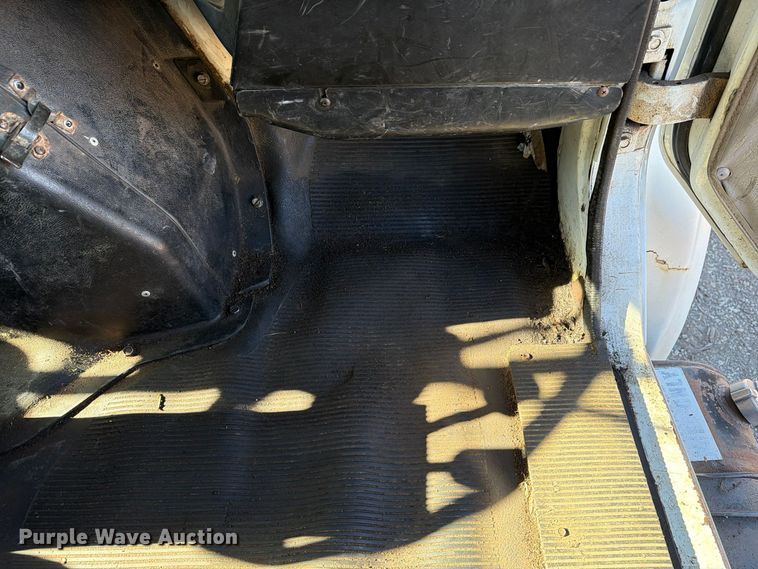 image for item FG3059 1999 International 4700 dump flatbed truck