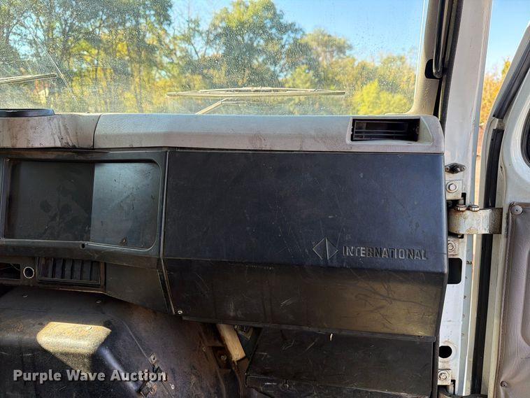 image for item FG3059 1999 International 4700 dump flatbed truck