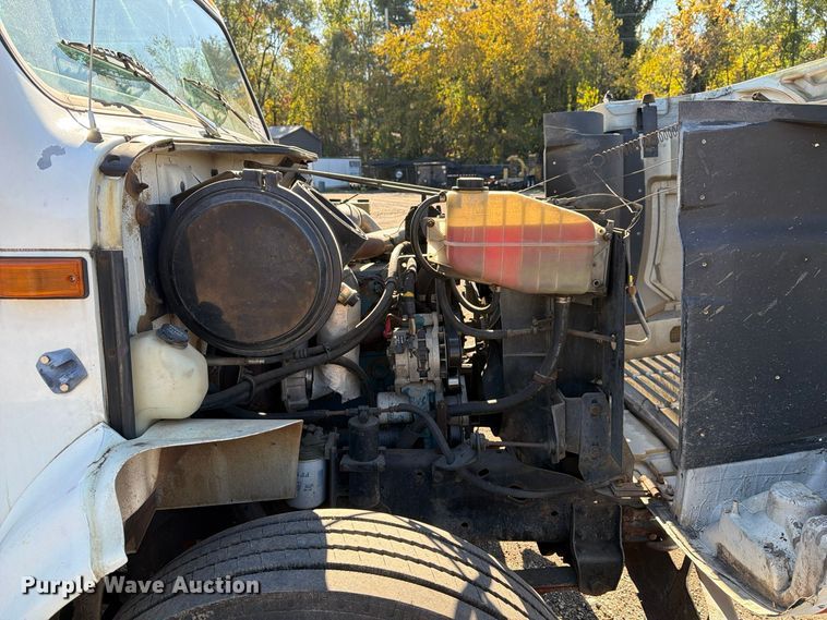image for item FG3059 1999 International 4700 dump flatbed truck