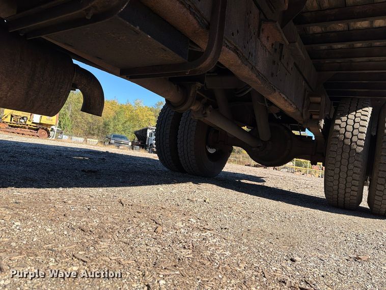 image for item FG3059 1999 International 4700 dump flatbed truck