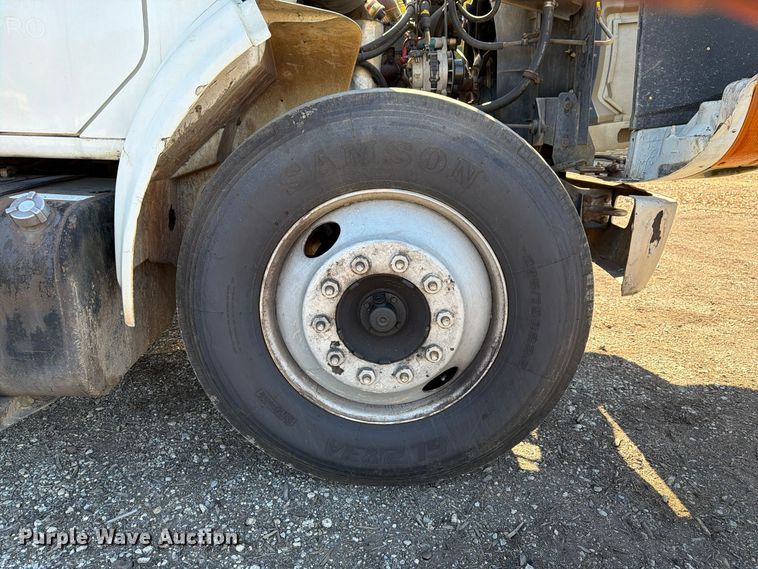image for item FG3059 1999 International 4700 dump flatbed truck