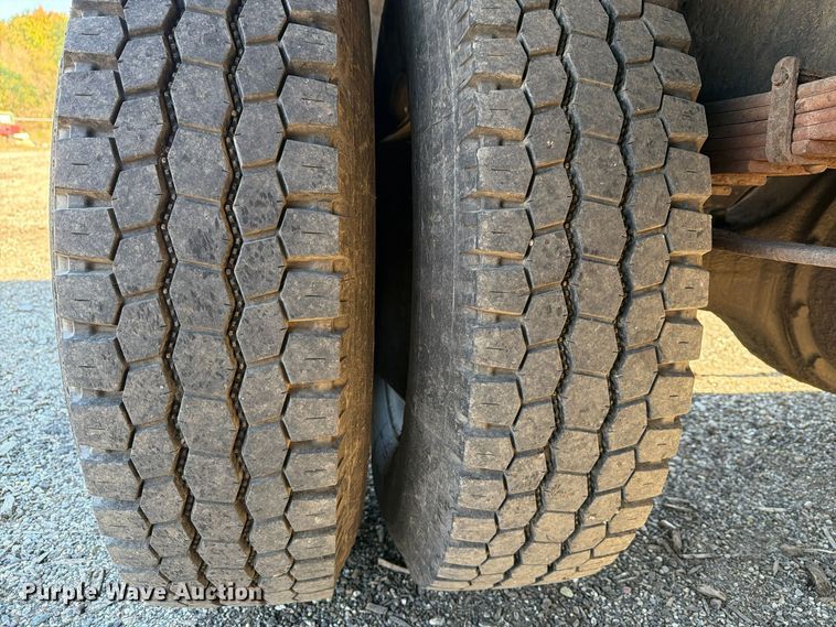 image for item FG3059 1999 International 4700 dump flatbed truck