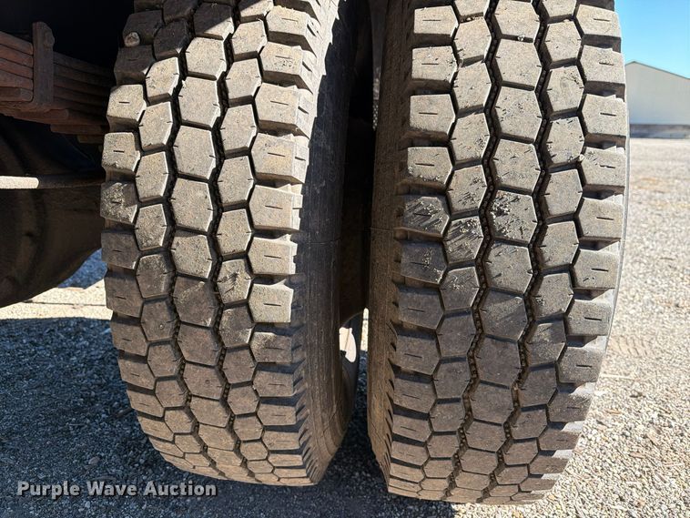 image for item FG3059 1999 International 4700 dump flatbed truck