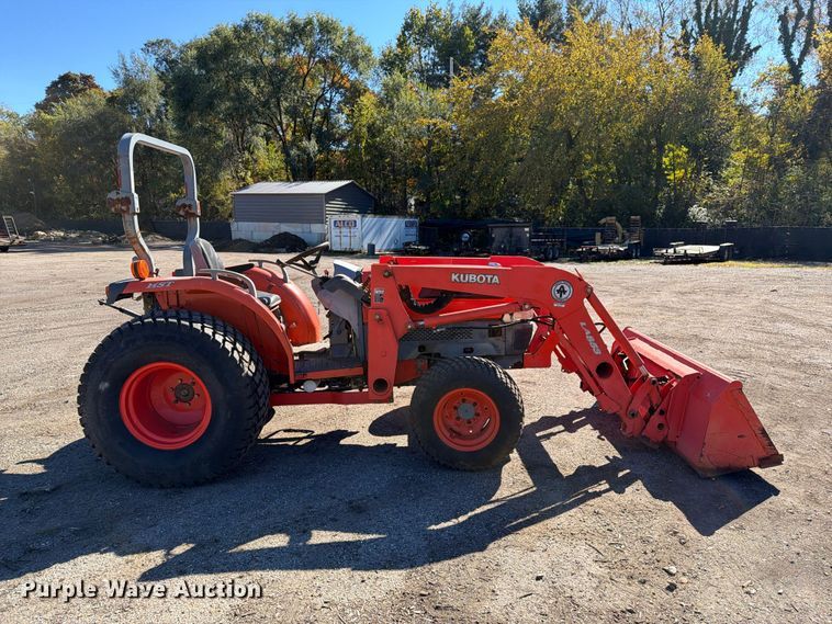 image for item FG3061 Kubota L4330D MFWD tractor