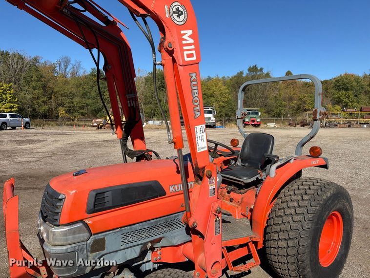 image for item FG3061 Kubota L4330D MFWD tractor