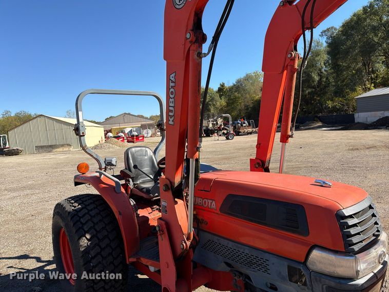 image for item FG3061 Kubota L4330D MFWD tractor