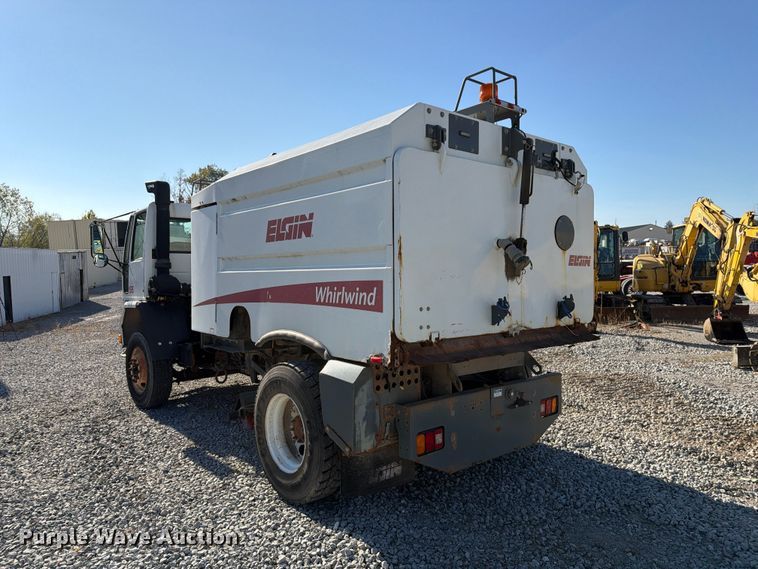 image for item FG3064 2006 Elgin SC8000 street sweeper truck