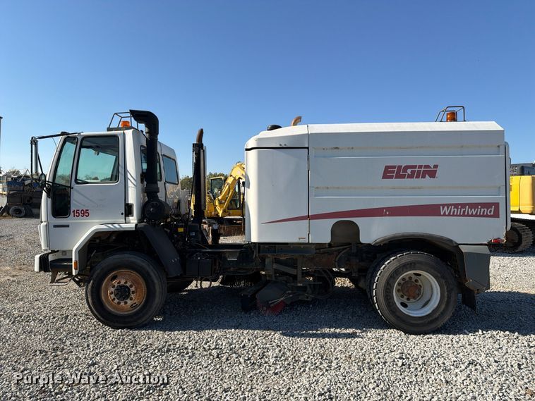 image for item FG3064 2006 Elgin SC8000 street sweeper truck