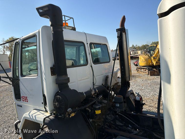 image for item FG3064 2006 Elgin SC8000 street sweeper truck