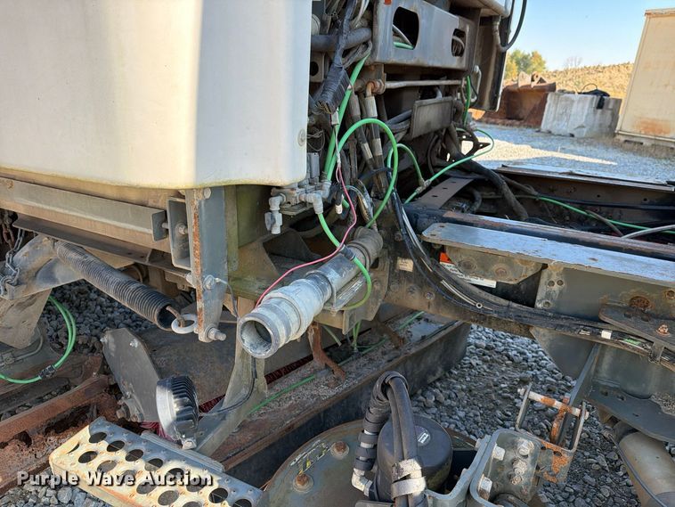image for item FG3064 2006 Elgin SC8000 street sweeper truck