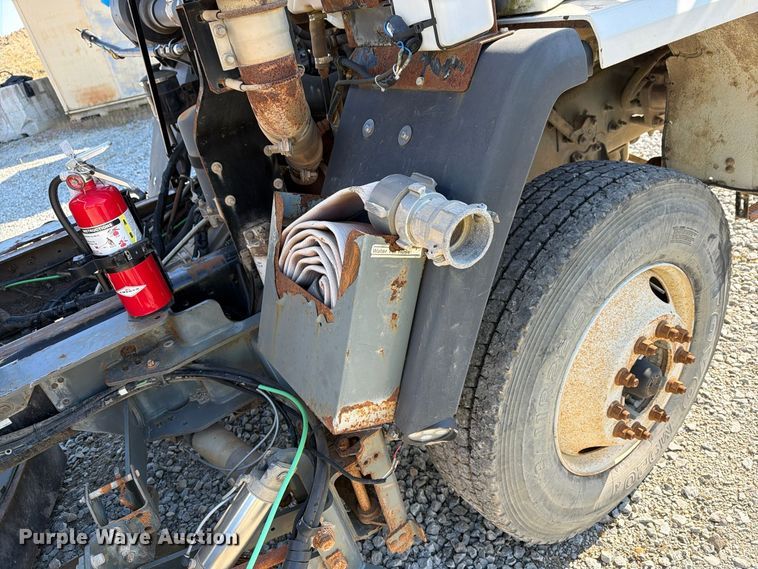 image for item FG3064 2006 Elgin SC8000 street sweeper truck