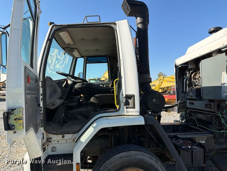 image for item FG3064 2006 Elgin SC8000 street sweeper truck