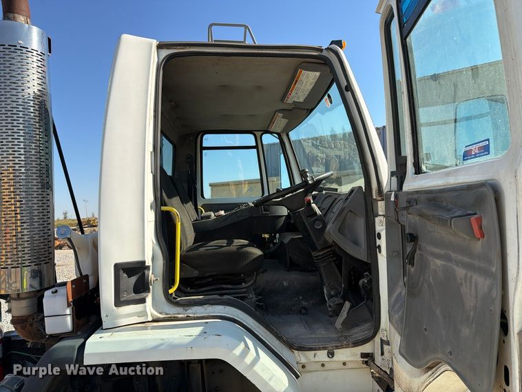 image for item FG3064 2006 Elgin SC8000 street sweeper truck