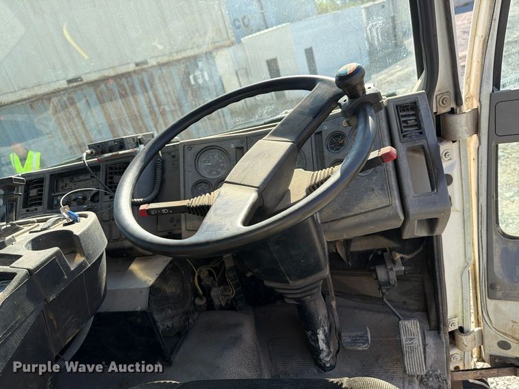 image for item FG3064 2006 Elgin SC8000 street sweeper truck