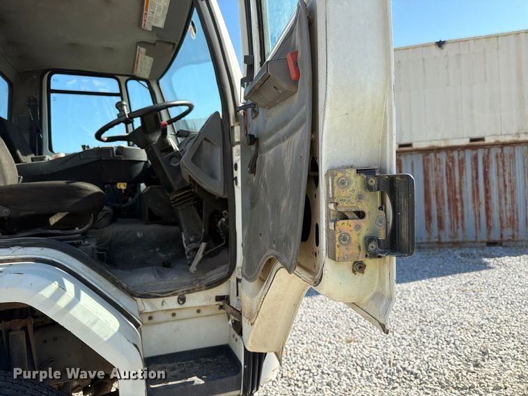 image for item FG3064 2006 Elgin SC8000 street sweeper truck