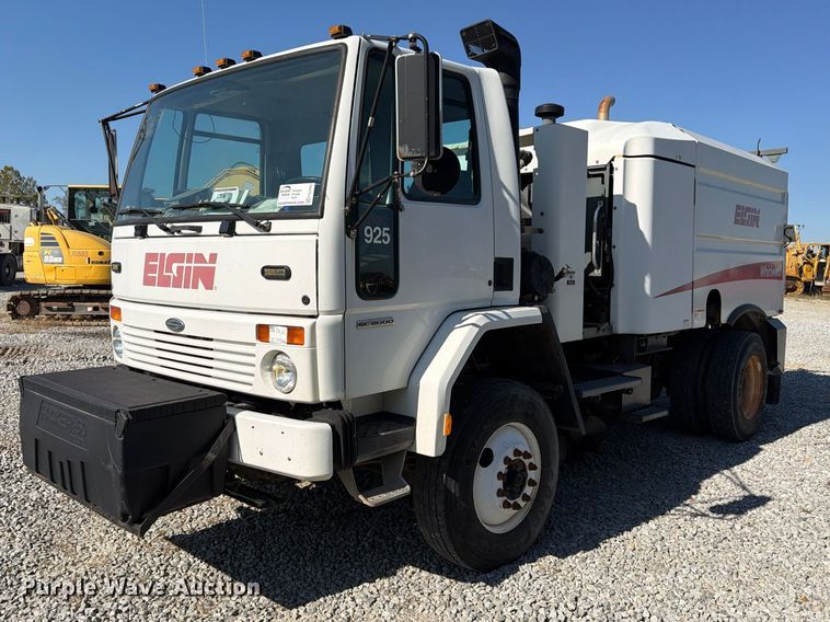 image for item FG3065 2005 Elgin  SC8000 street sweeper truck