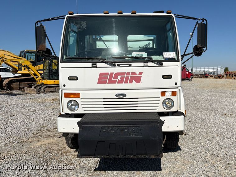 image for item FG3065 2005 Elgin  SC8000 street sweeper truck