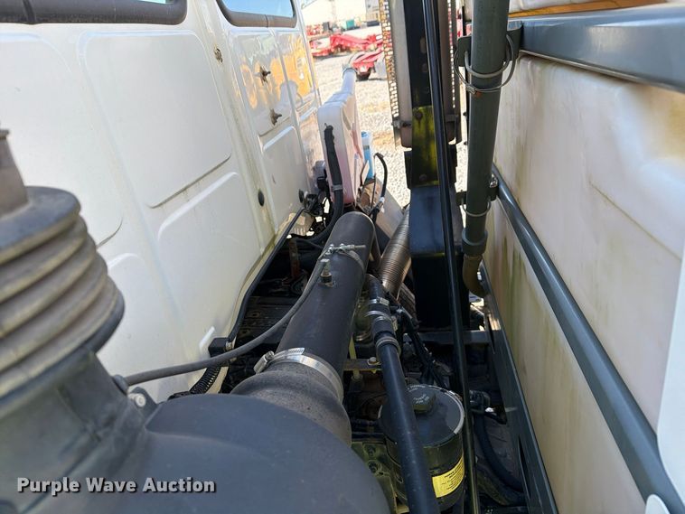 image for item FG3065 2005 Elgin  SC8000 street sweeper truck