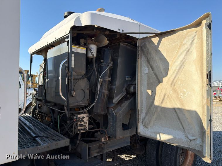 image for item FG3065 2005 Elgin  SC8000 street sweeper truck