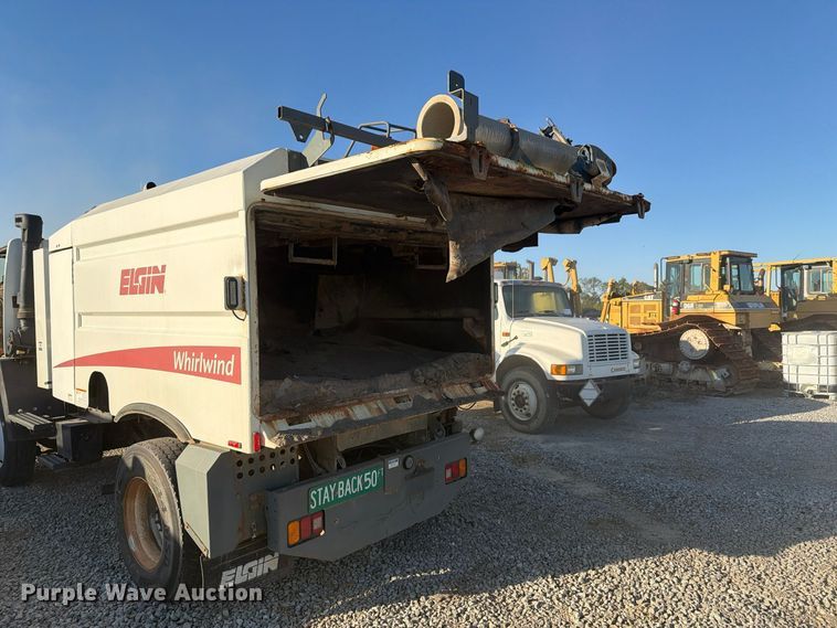 image for item FG3065 2005 Elgin  SC8000 street sweeper truck
