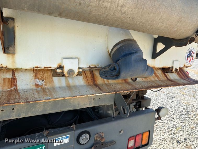 image for item FG3065 2005 Elgin  SC8000 street sweeper truck