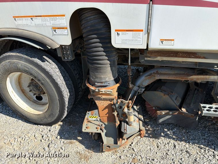 image for item FG3065 2005 Elgin  SC8000 street sweeper truck