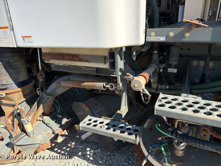 image for item FG3065 2005 Elgin  SC8000 street sweeper truck