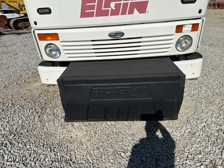 image for item FG3065 2005 Elgin  SC8000 street sweeper truck