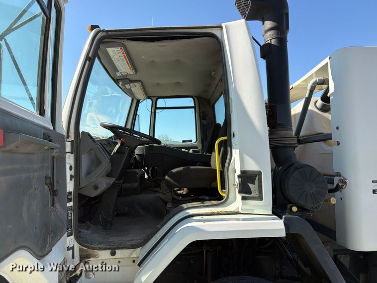 image for item FG3065 2005 Elgin  SC8000 street sweeper truck