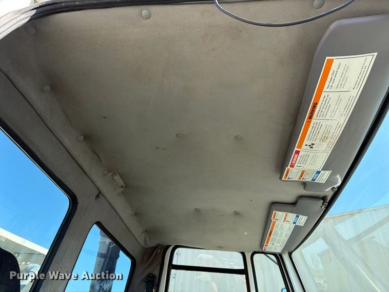 image for item FG3065 2005 Elgin  SC8000 street sweeper truck