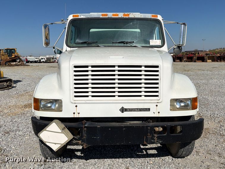 image for item FG3066 2001 International 4900 fuel truck