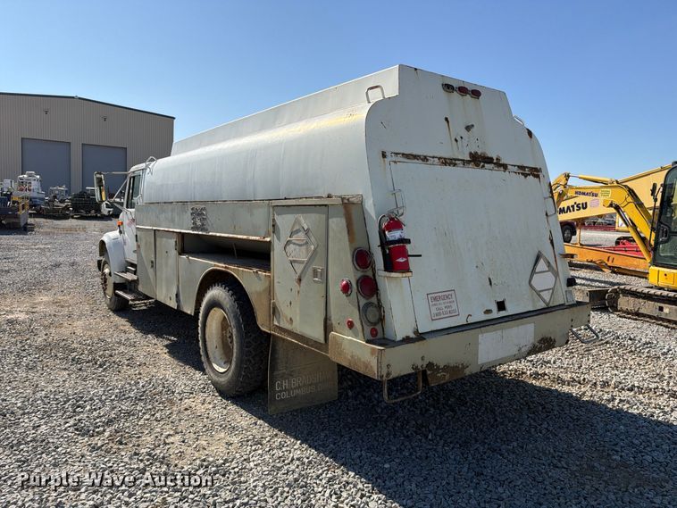 image for item FG3066 2001 International 4900 fuel truck