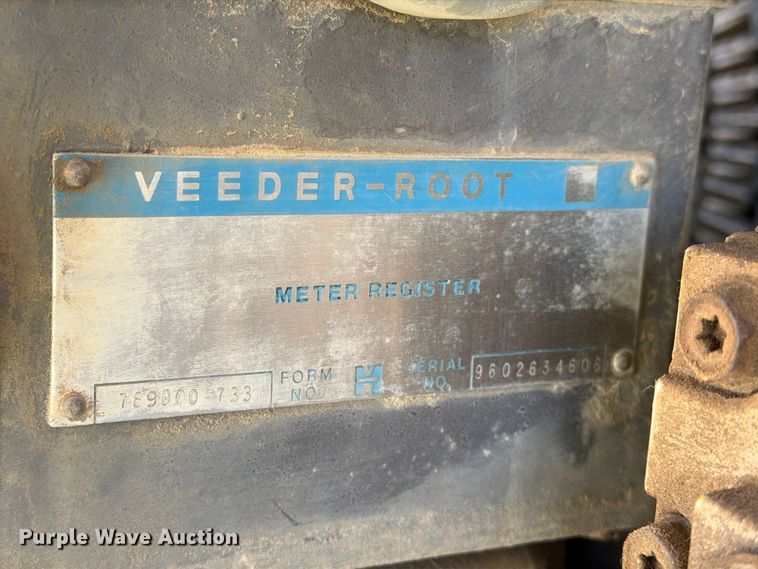 image for item FG3066 2001 International 4900 fuel truck