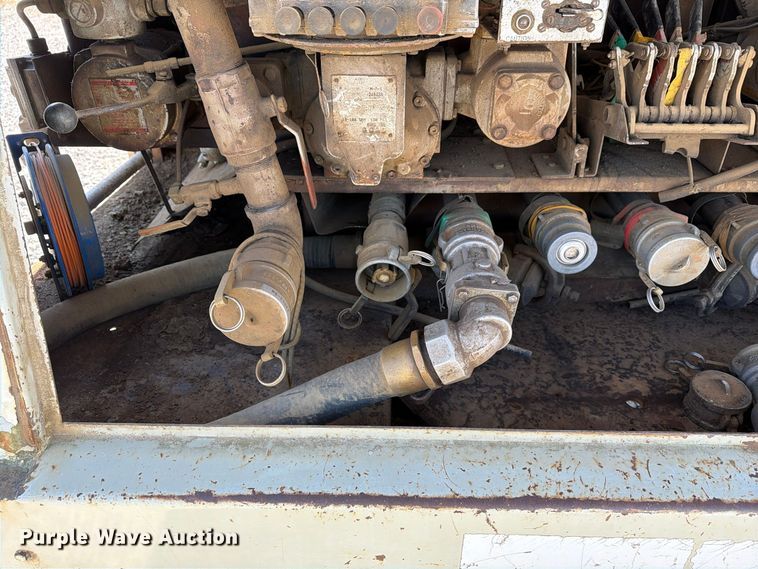 image for item FG3066 2001 International 4900 fuel truck