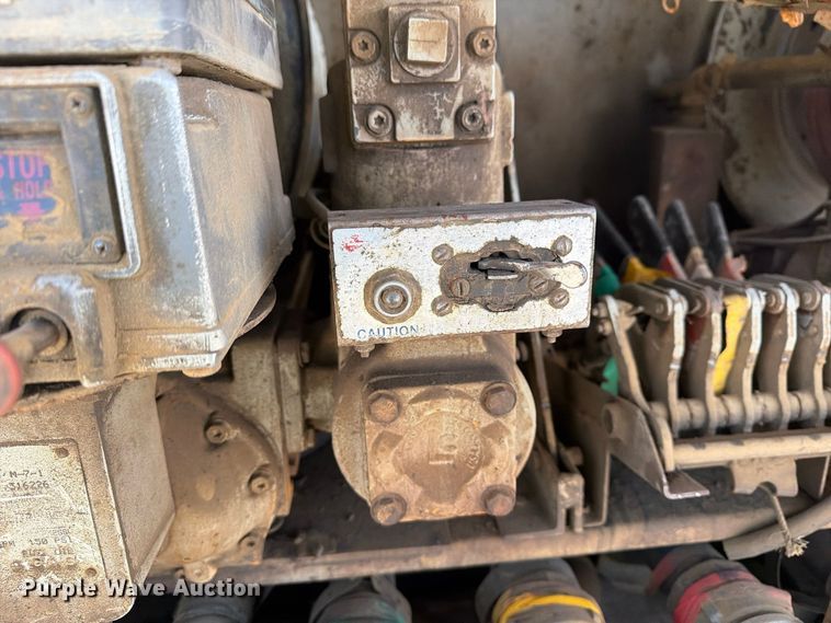 image for item FG3066 2001 International 4900 fuel truck