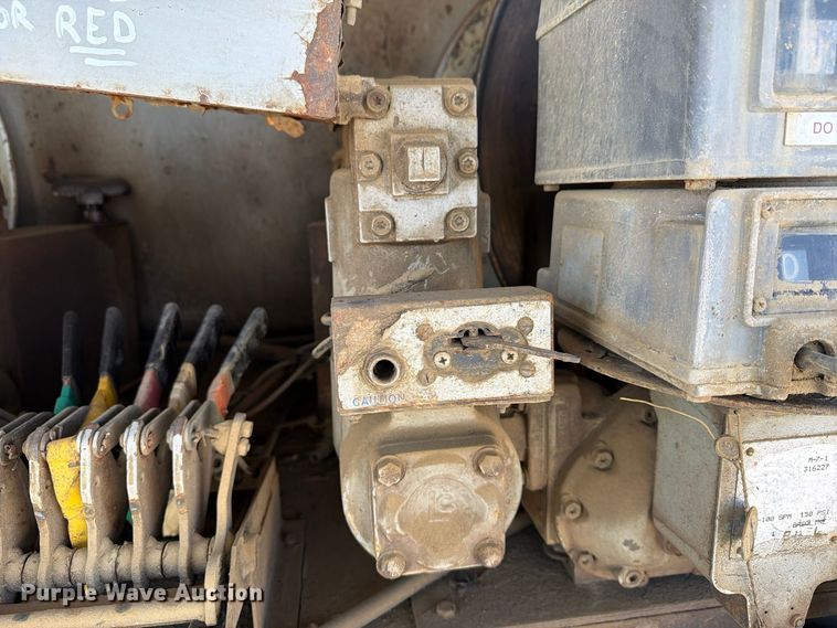 image for item FG3066 2001 International 4900 fuel truck