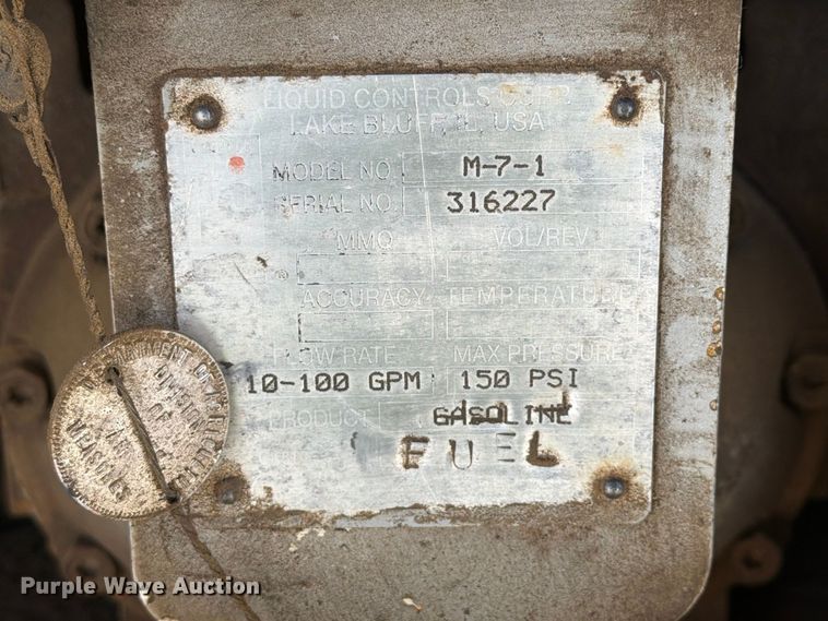 image for item FG3066 2001 International 4900 fuel truck