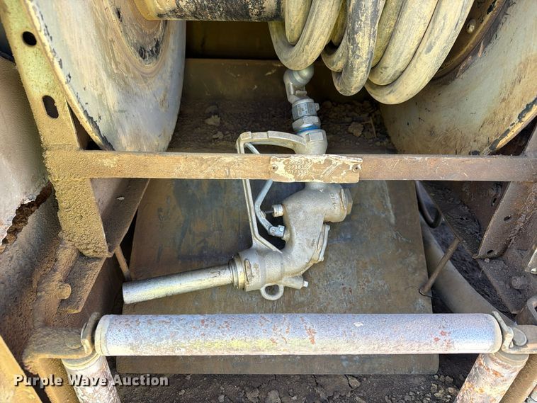 image for item FG3066 2001 International 4900 fuel truck